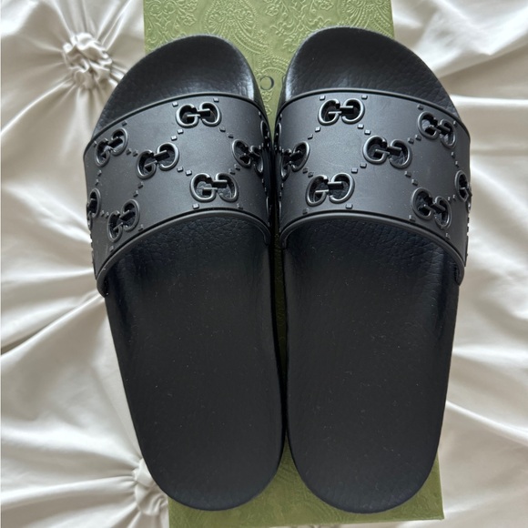 Gucci Black Pool Slides - Picture 1 of 3